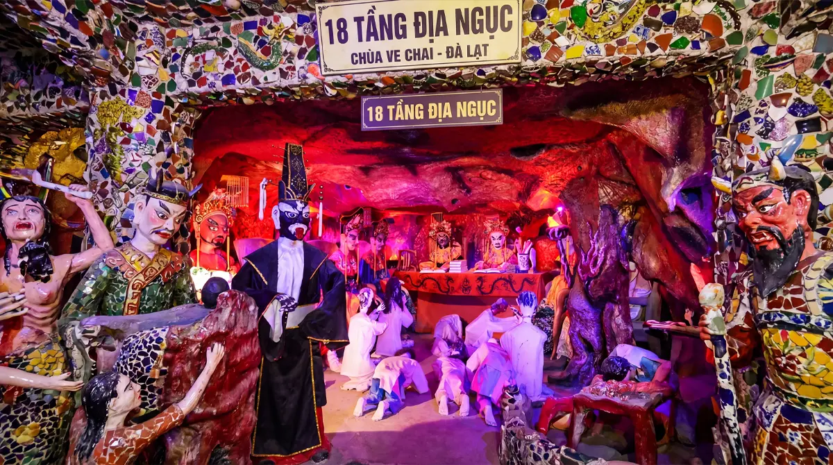 Khám phá 18 tầng địa ngục tại Chùa Ve Chai Đà Lạt